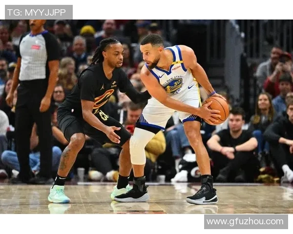 勇士与雷霆激战全场精彩回顾与赛后分析